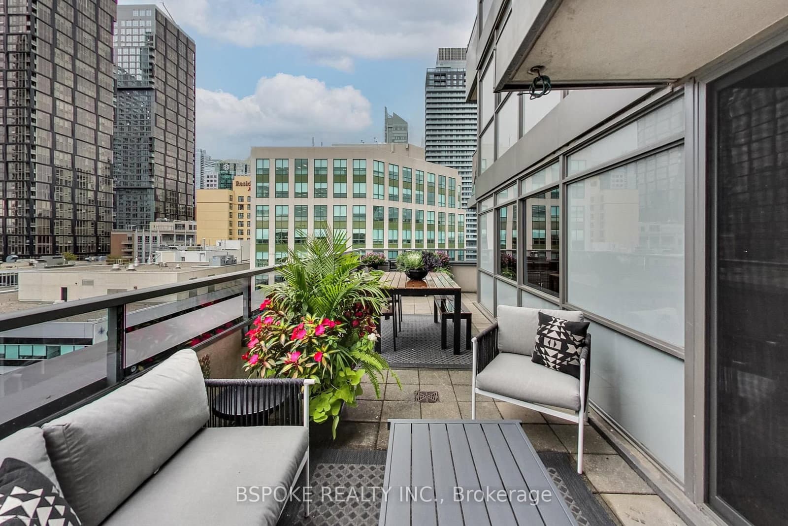 20 Blue Jays Way, Unit 1808