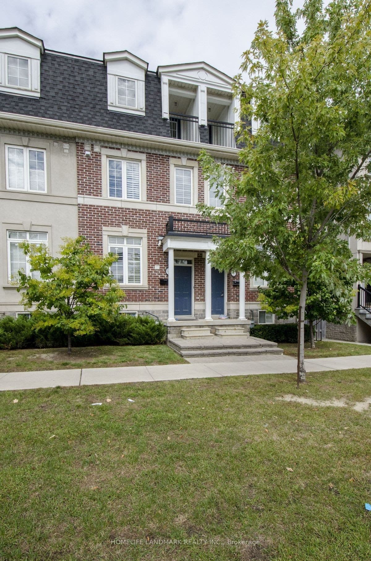 124 B Finch Avenue W