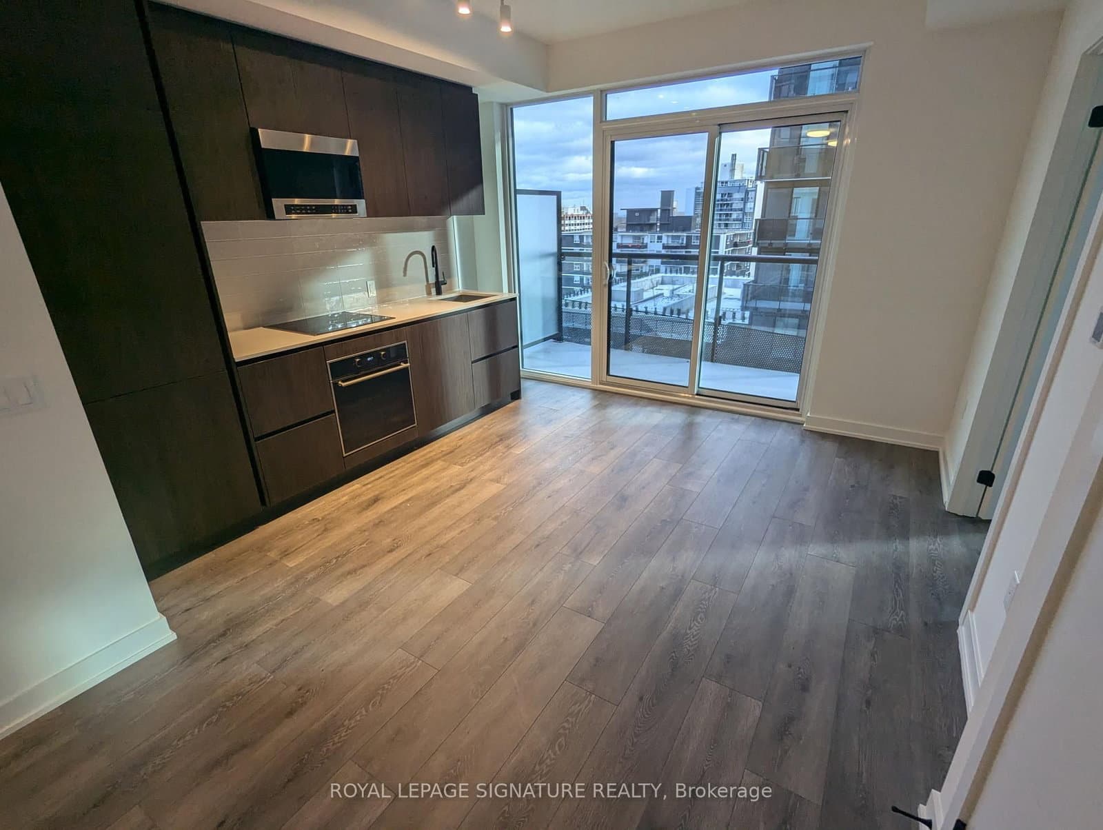 117 Broadway Avenue, Unit 1112