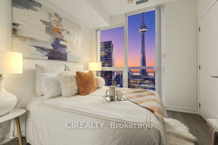 99 John Street, Unit 4002