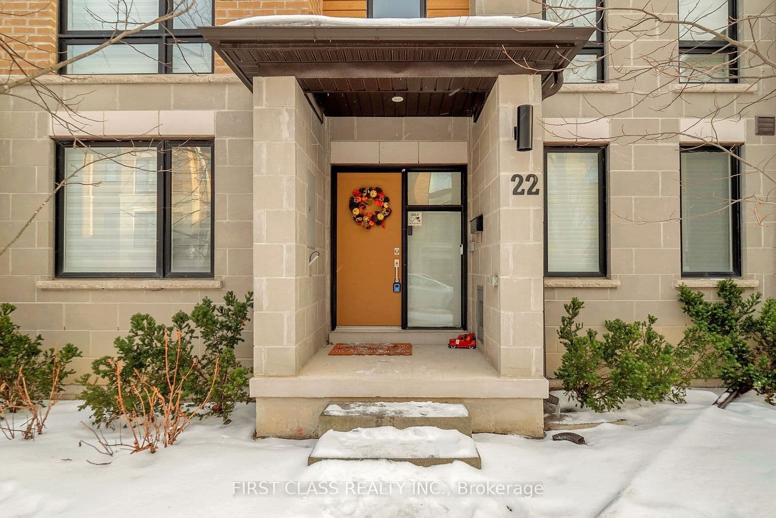 22 Kenneth Wood Crescent