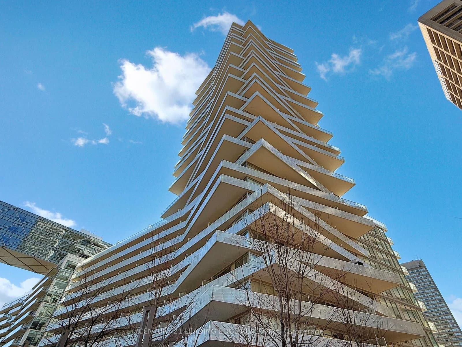 15 Queens Quay E, Unit 1704