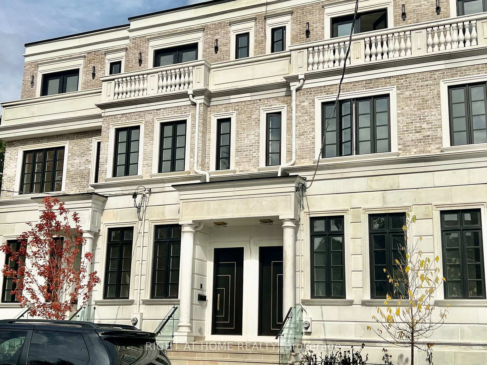 34 Hillhurst Boulevard