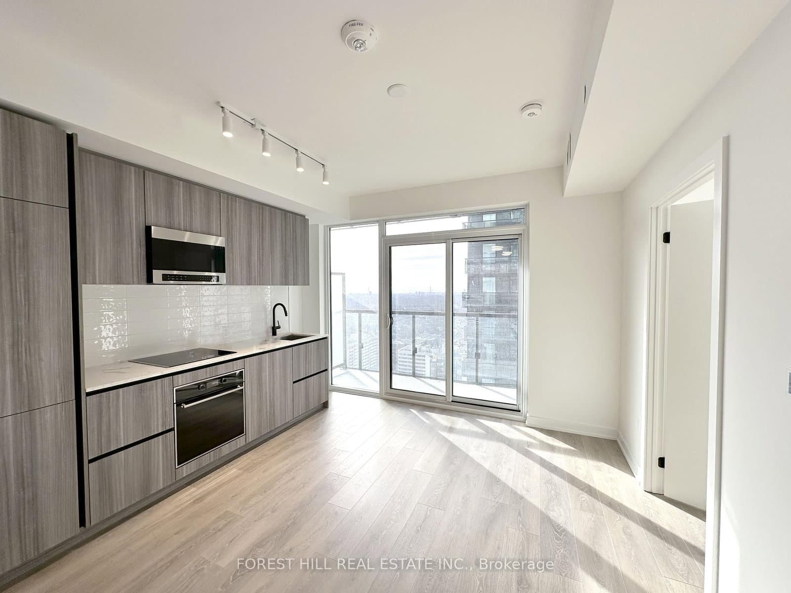 117 Broadway Avenue, Unit 2912