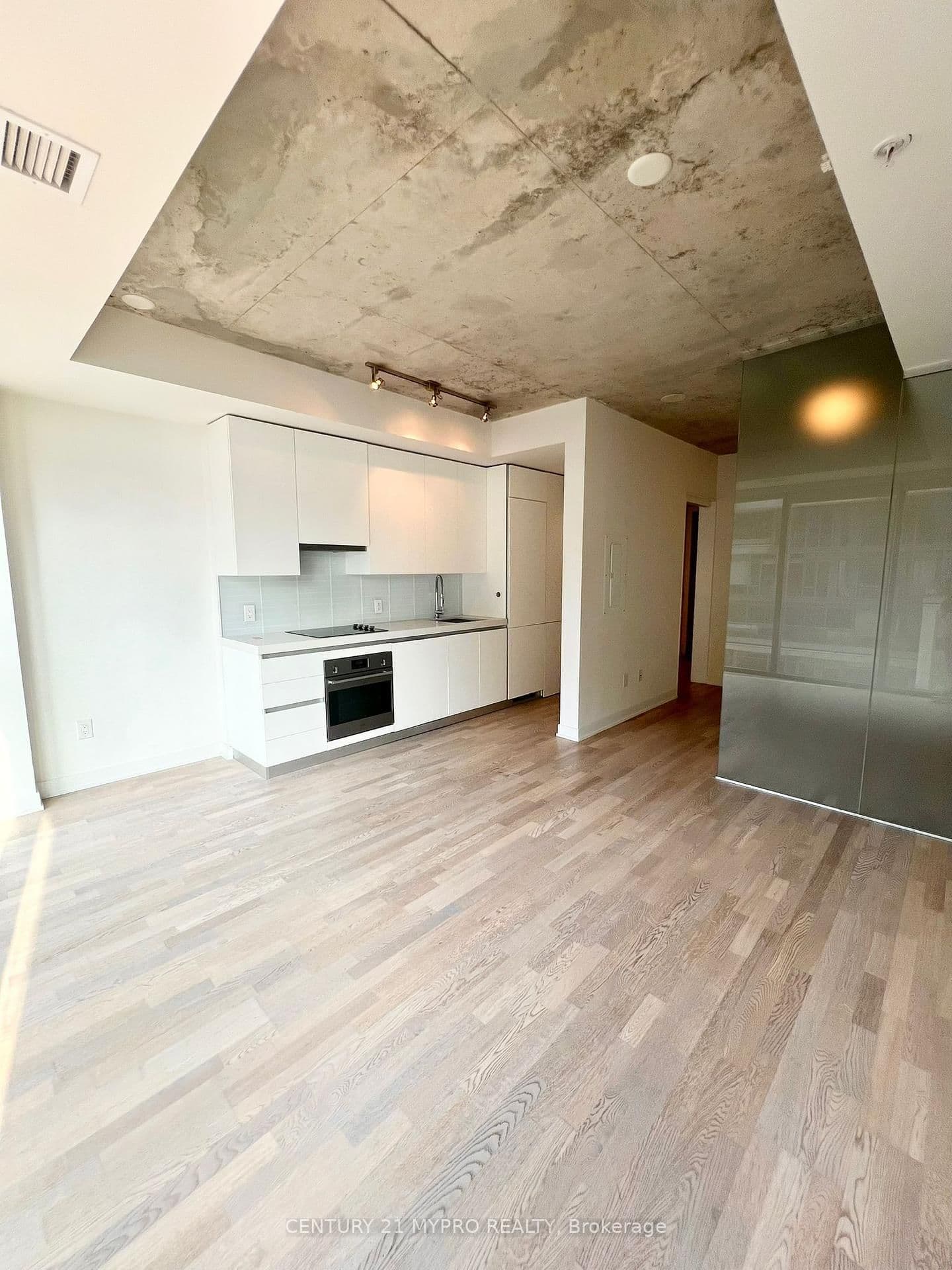 629 King Street W, Unit 623