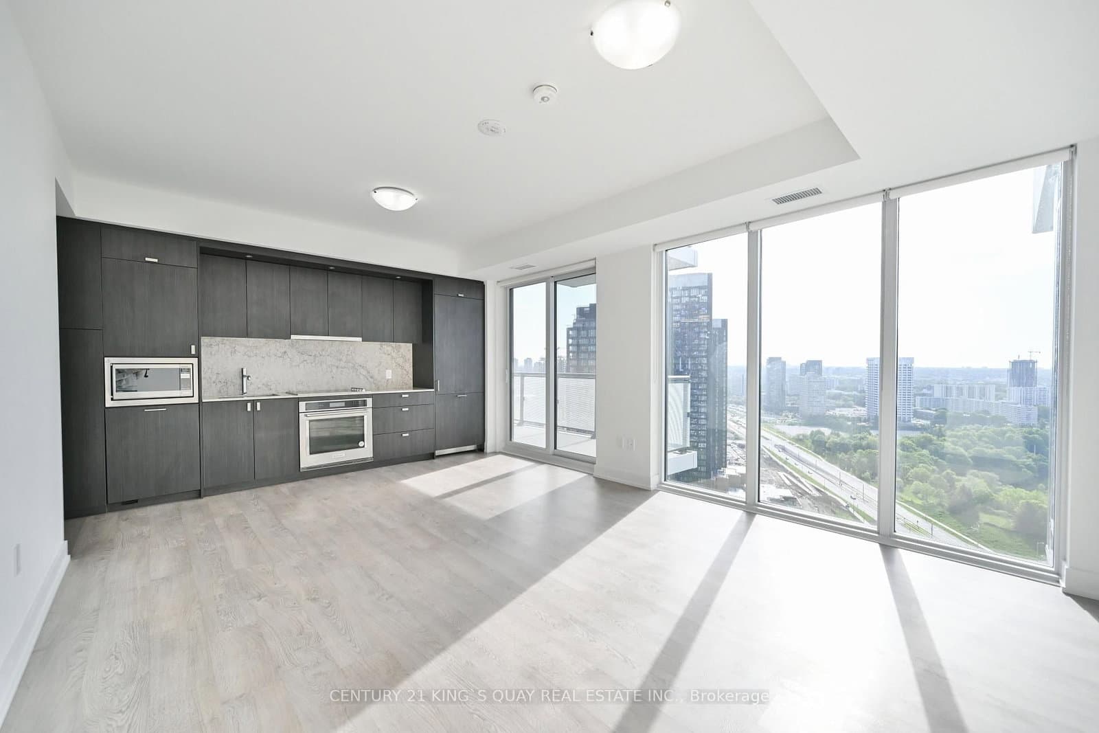 30 Inn On The Park Drive, Unit 2807