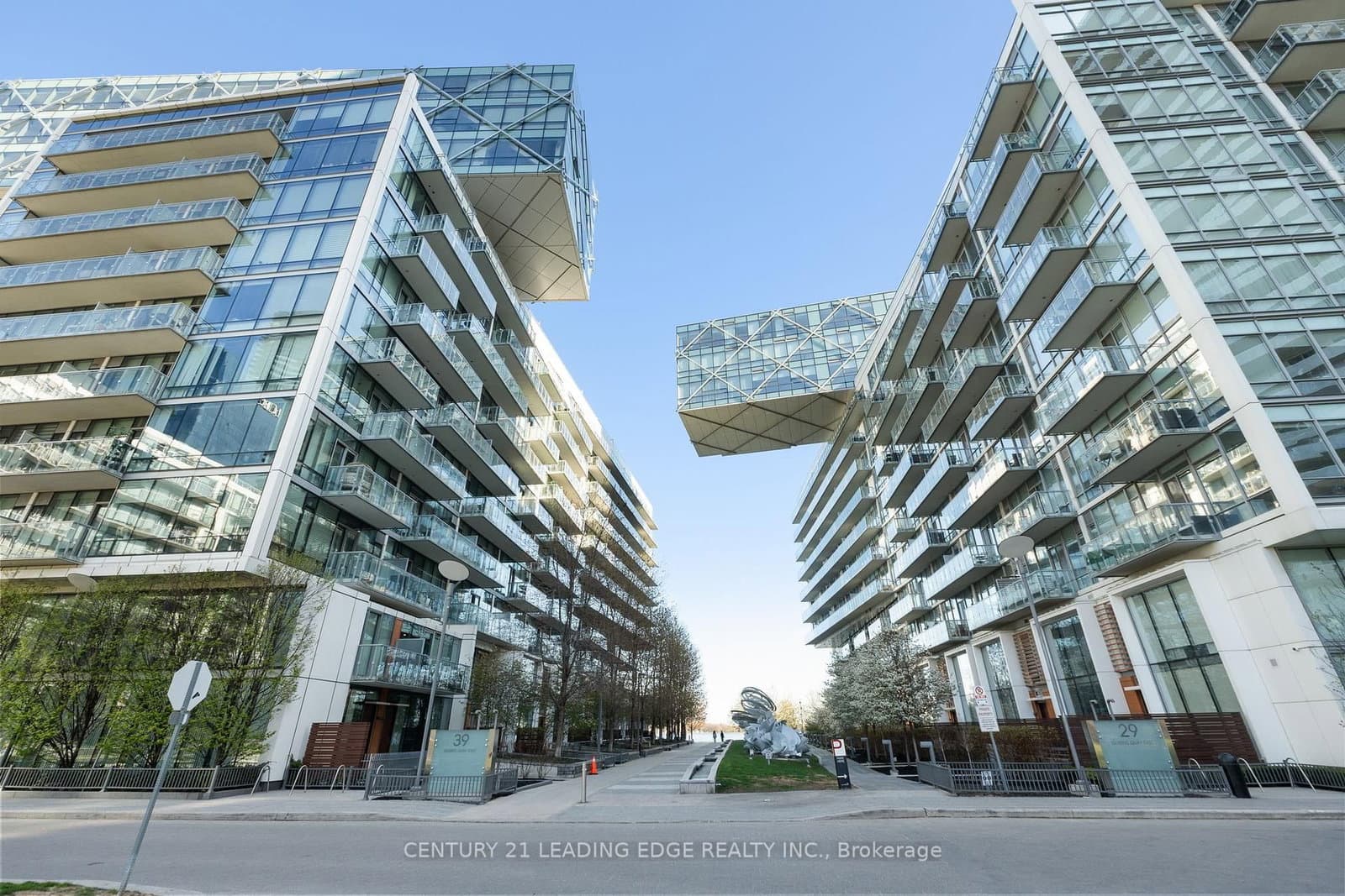 39 Queens Quay E, Unit 828
