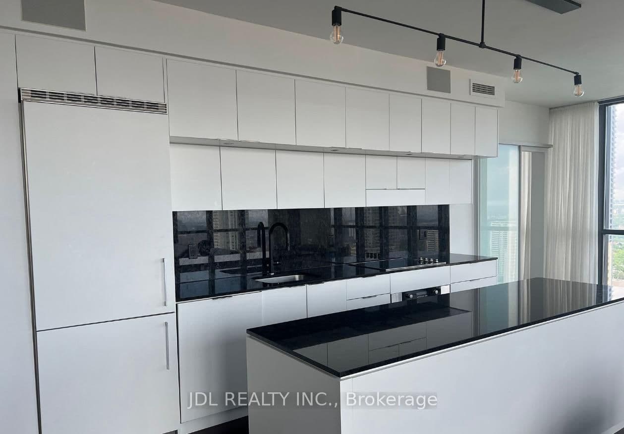 110 Charles Street E, Unit 3601 thumbnail 2