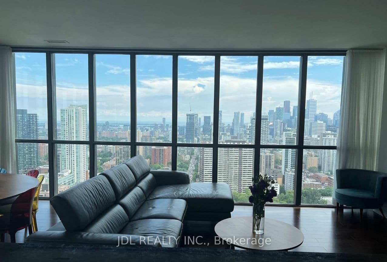 110 Charles Street E, Unit 3601 thumbnail 3