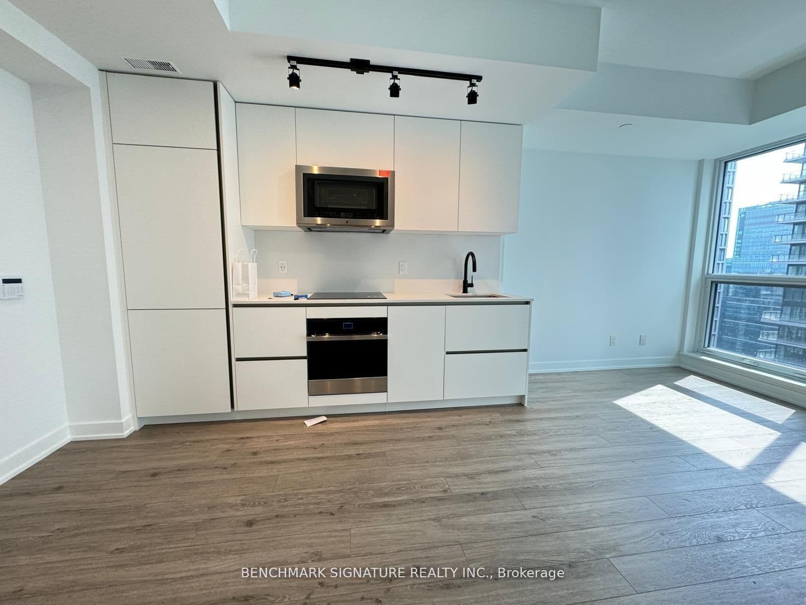 327 King Street W, Unit 2605