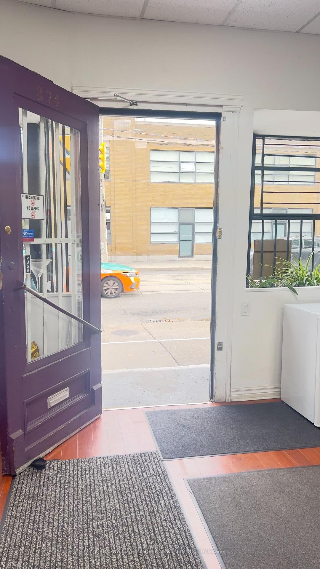 374 Dundas Street E thumbnail 2