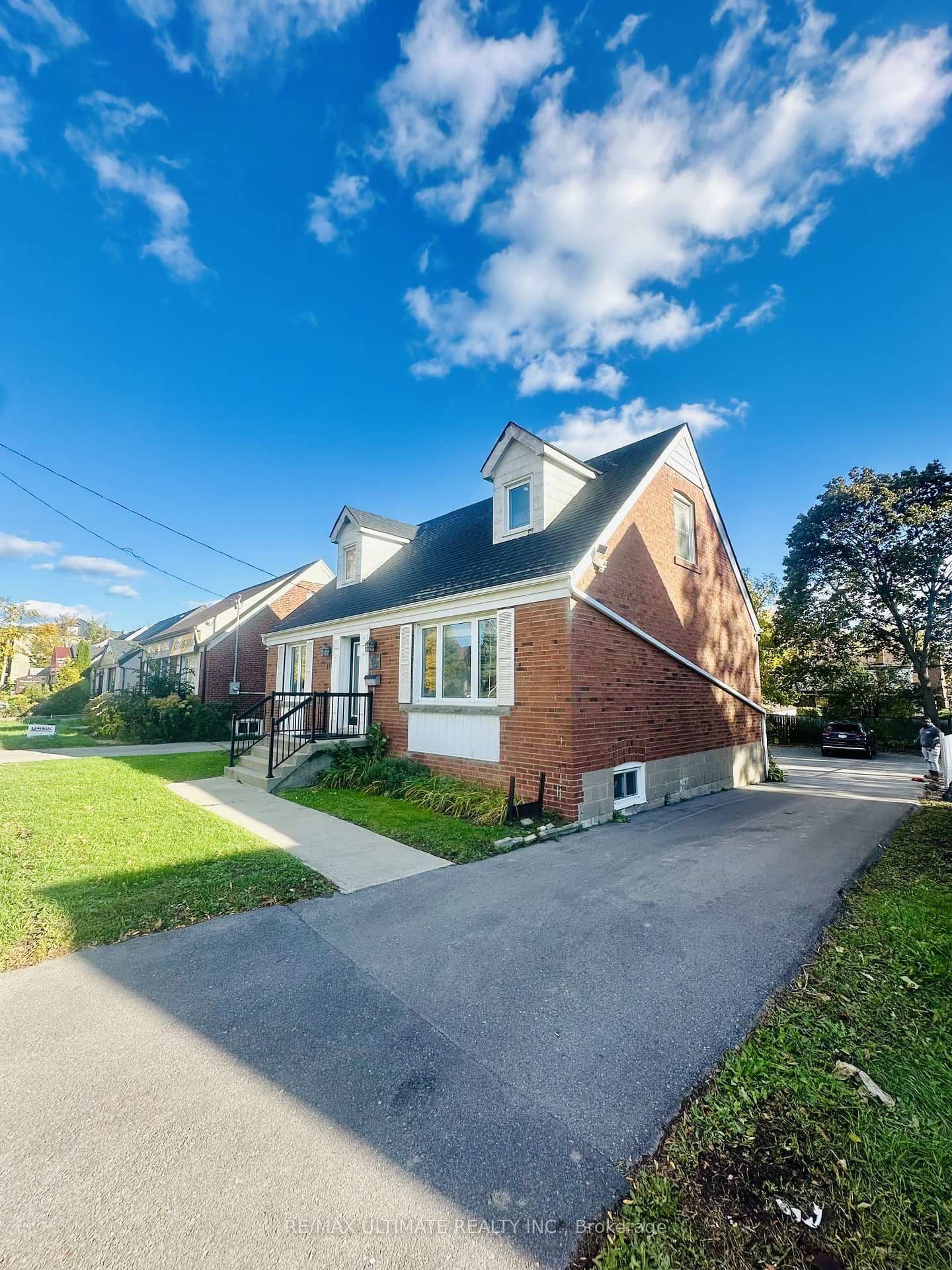 315 Sheppard Avenue E thumbnail 2