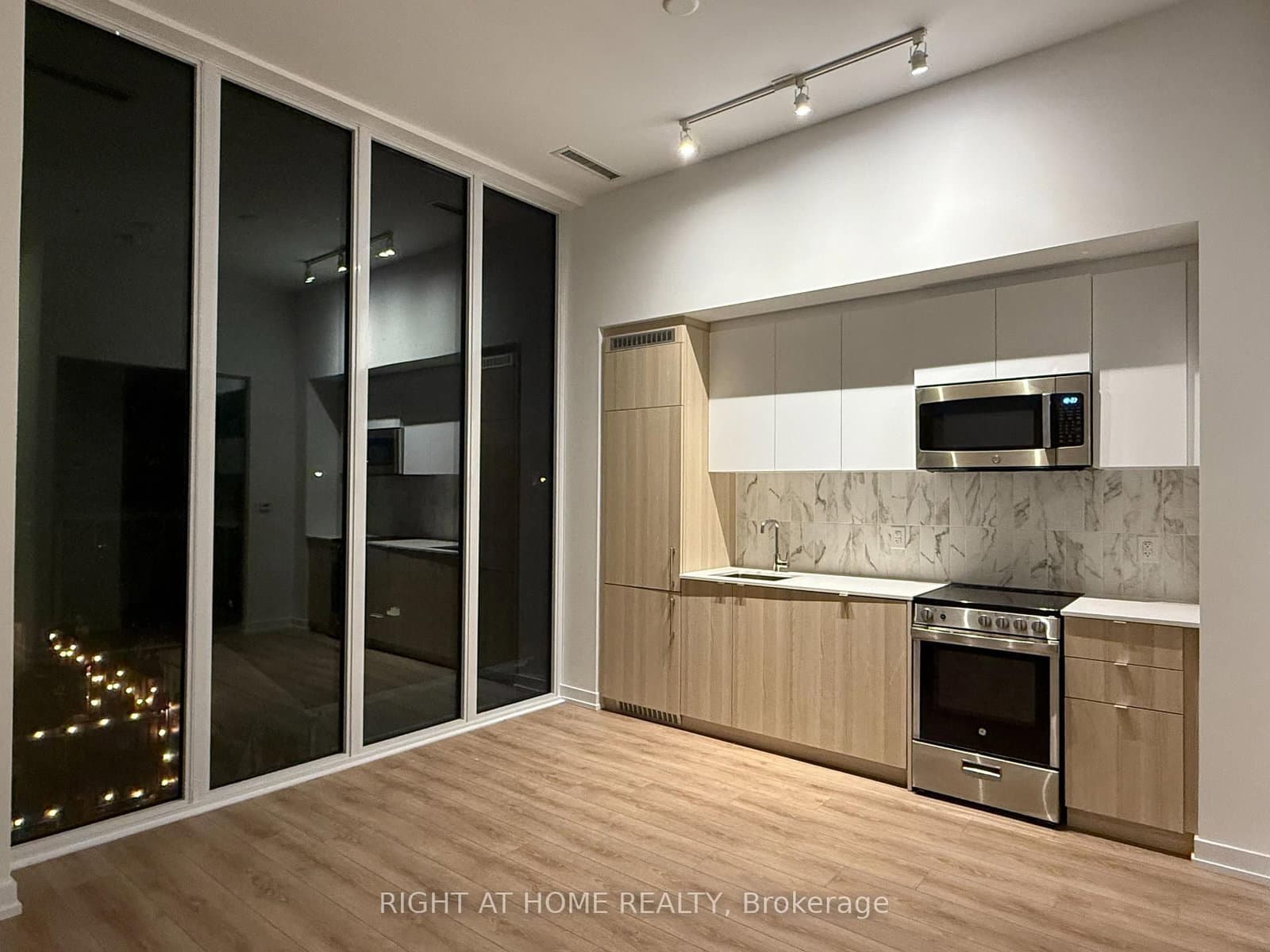 500 Dupont Street, Unit 214