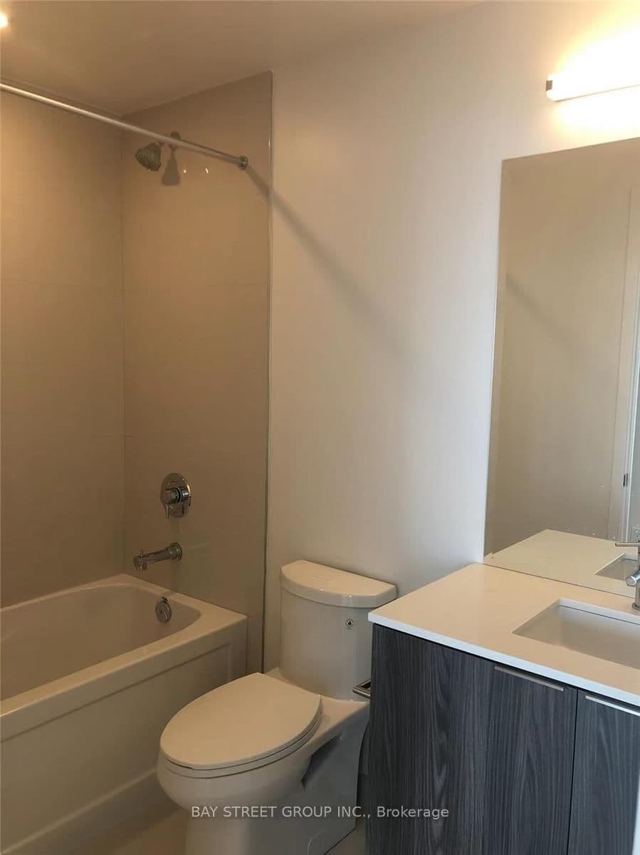 15 Queens Quay E, Unit 1810 thumbnail 3