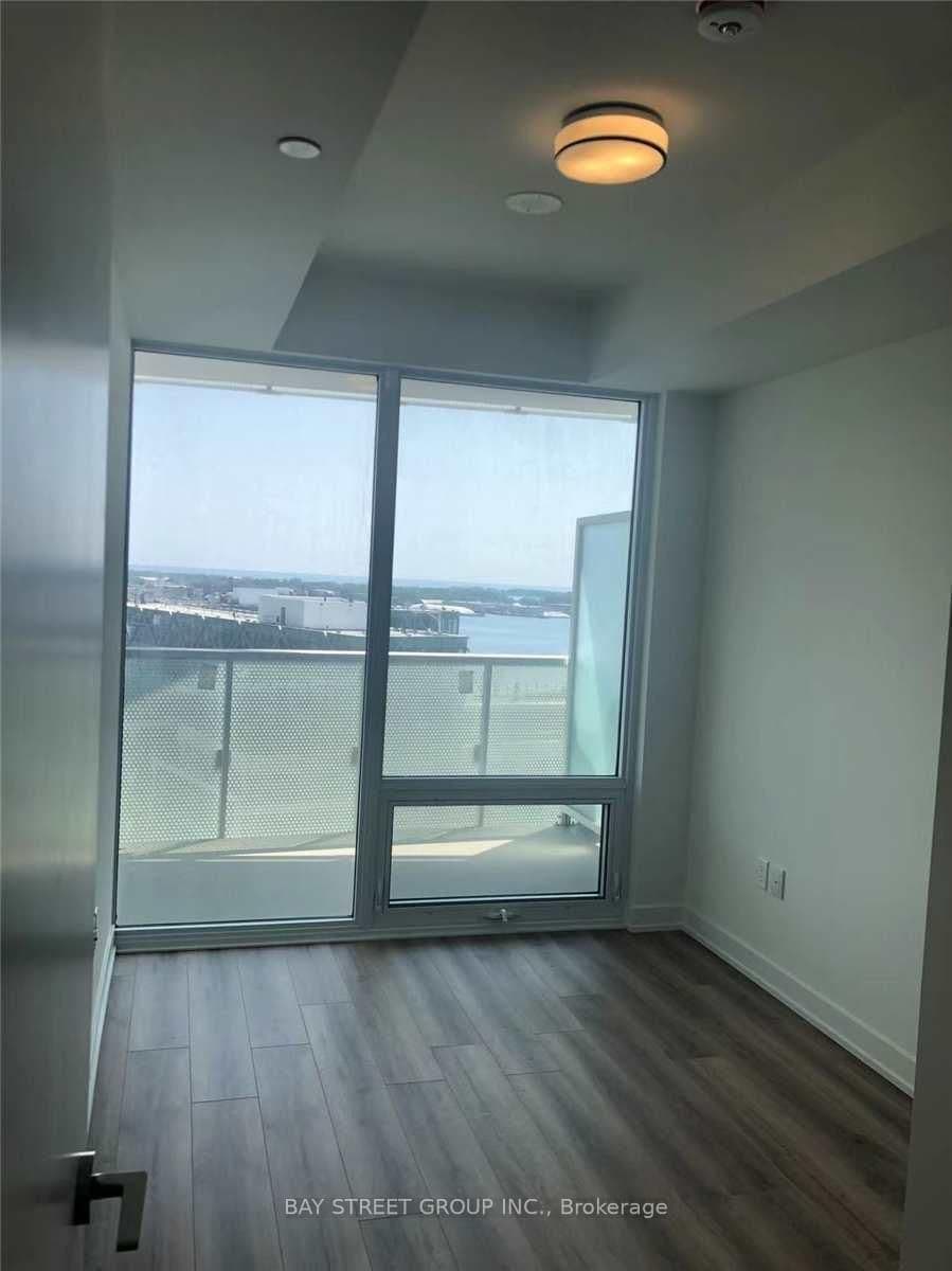 15 Queens Quay E, Unit 1810 thumbnail 5