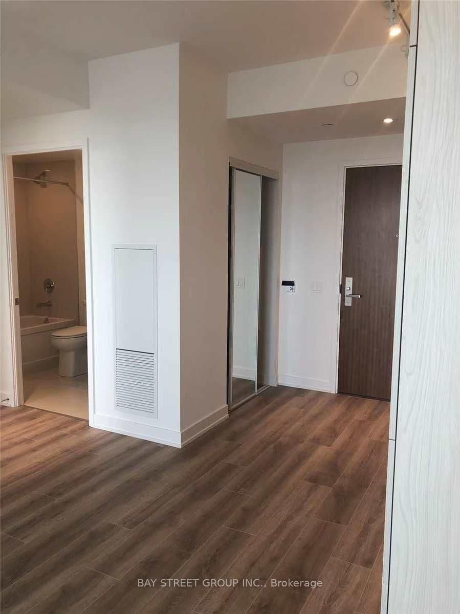 15 Queens Quay E, Unit 1810 thumbnail 7