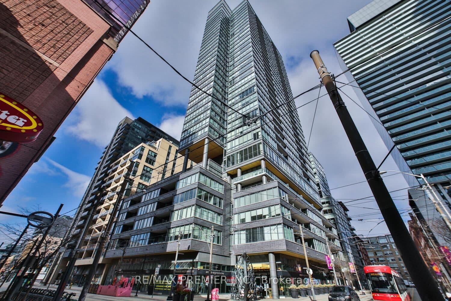 8 Charlotte Street, Unit 1606