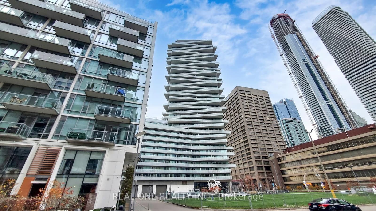 15 Queens Quay E, Unit 1114