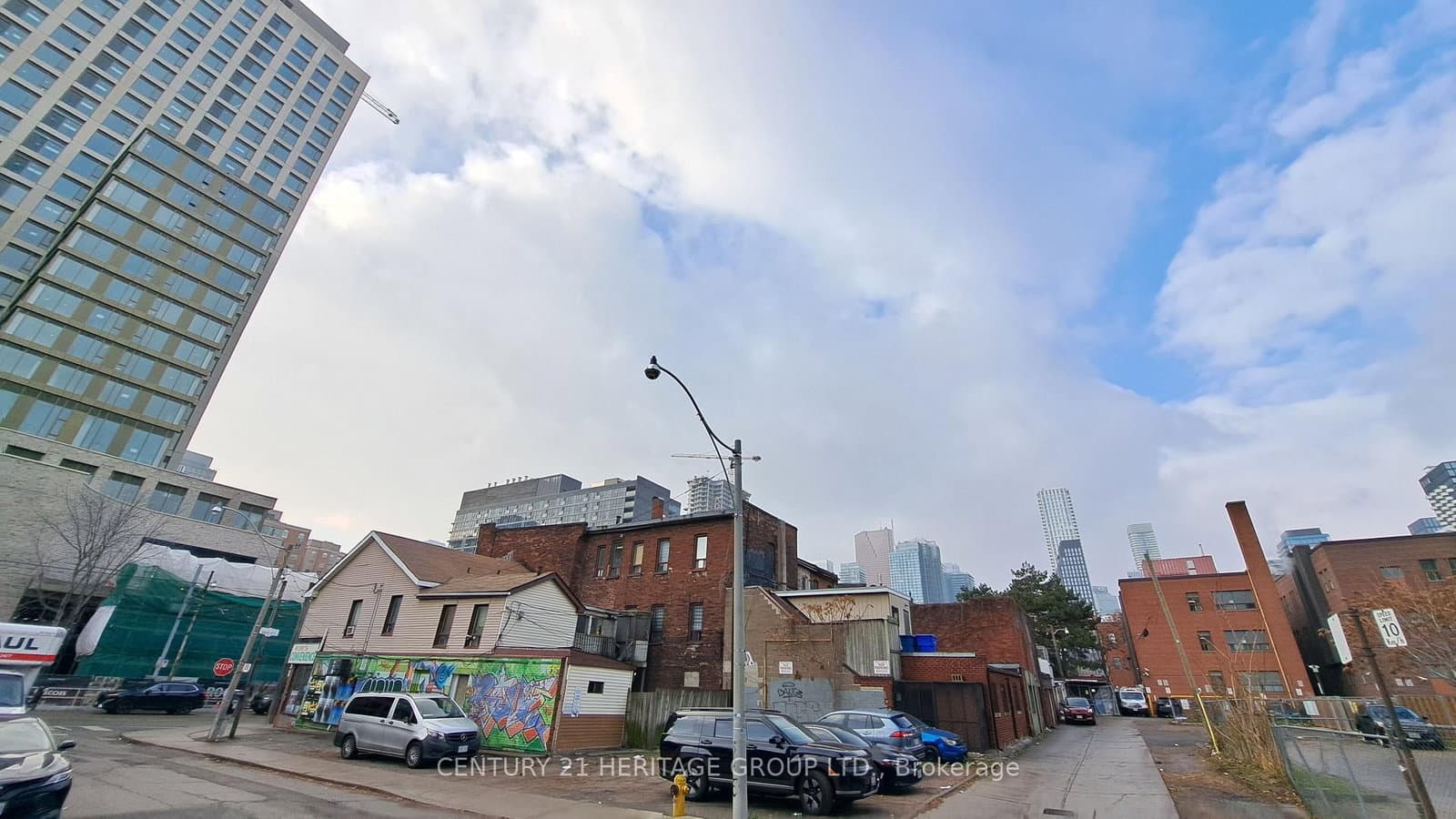 250 Queen Street E thumbnail 30
