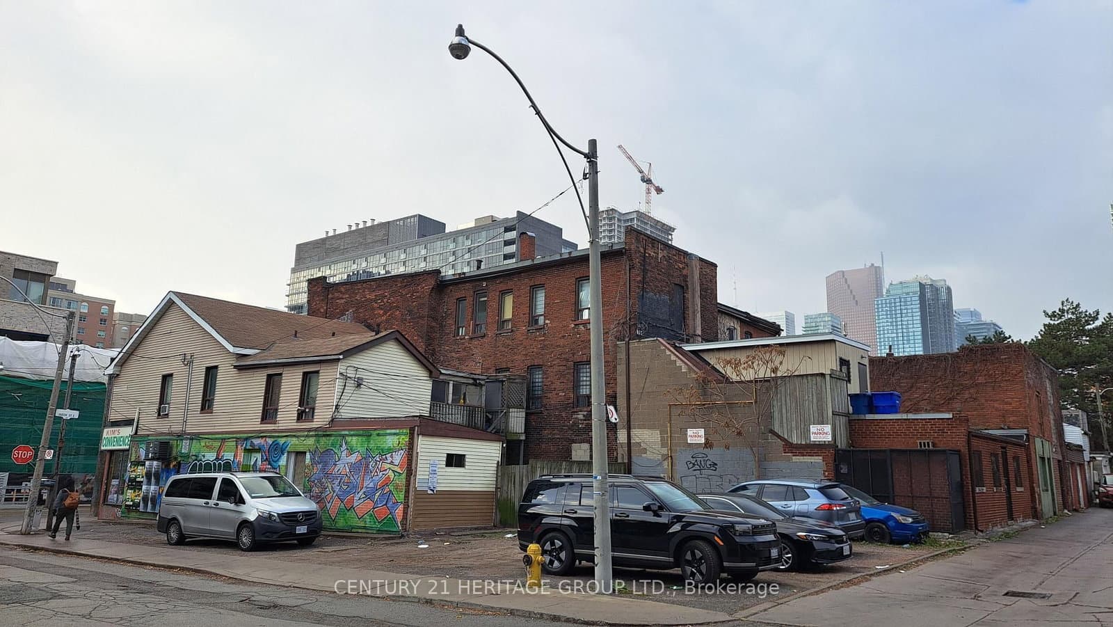 250 Queen Street E thumbnail 27