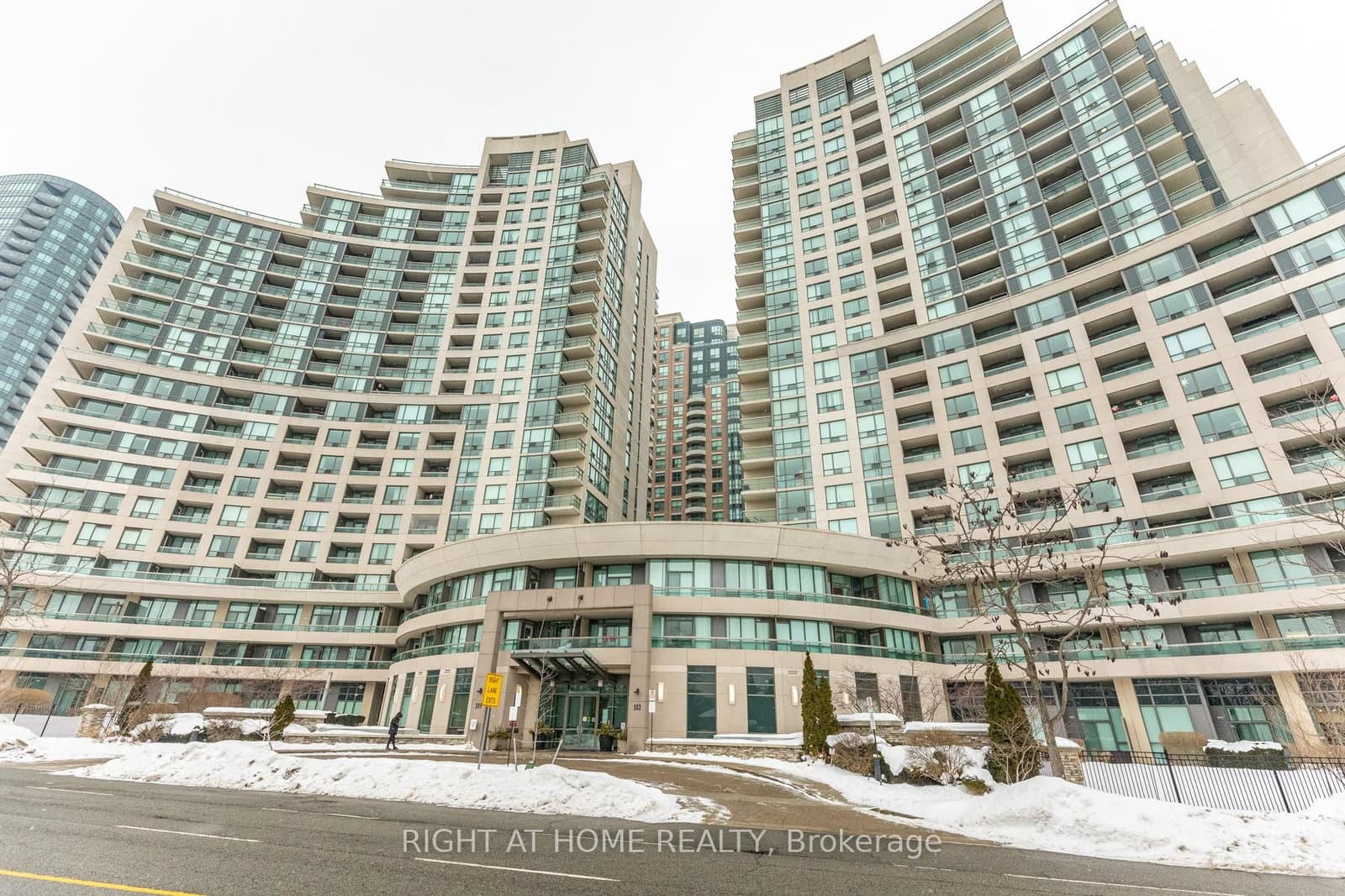 #2002 - 509 Beecroft Road