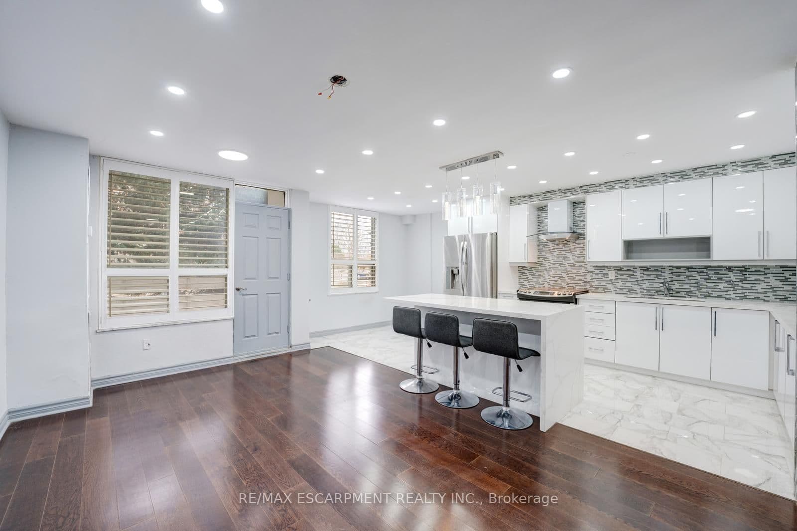 10 Edgecliff Golfway, Unit 206 thumbnail 13
