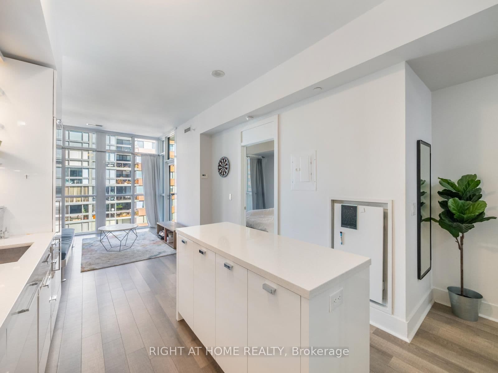 #706 - 32 Davenport Road