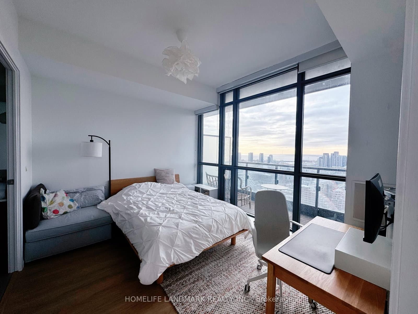 8 Charlotte Street, Unit 3402