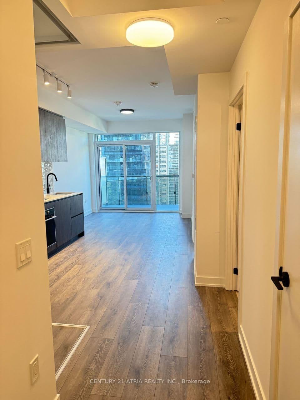 117 Broadway Avenue, Unit 807