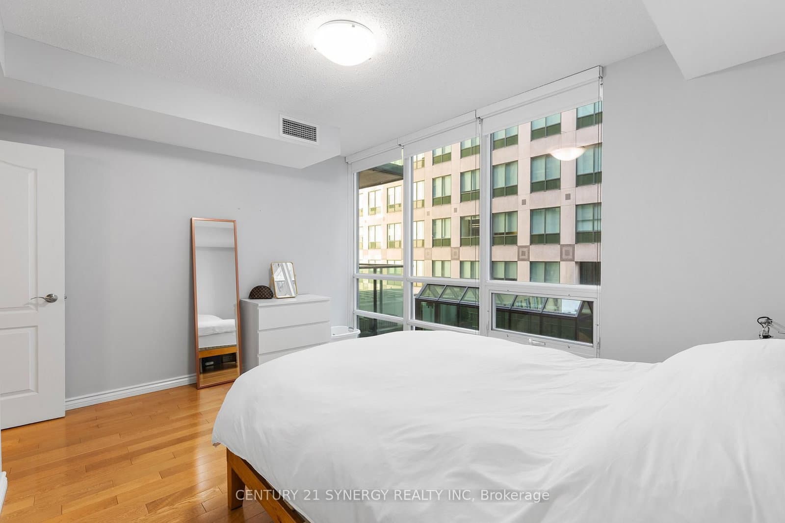 263 Wellington Street W, Unit 306 thumbnail 21