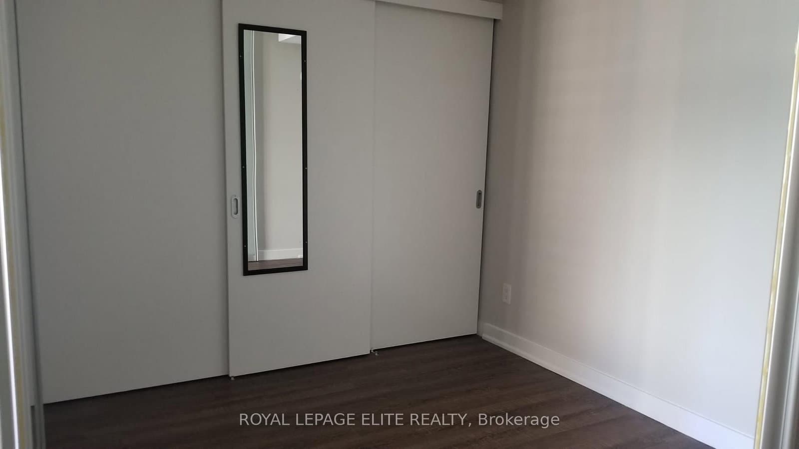 110 Charles Street E, Unit 1211 thumbnail 8