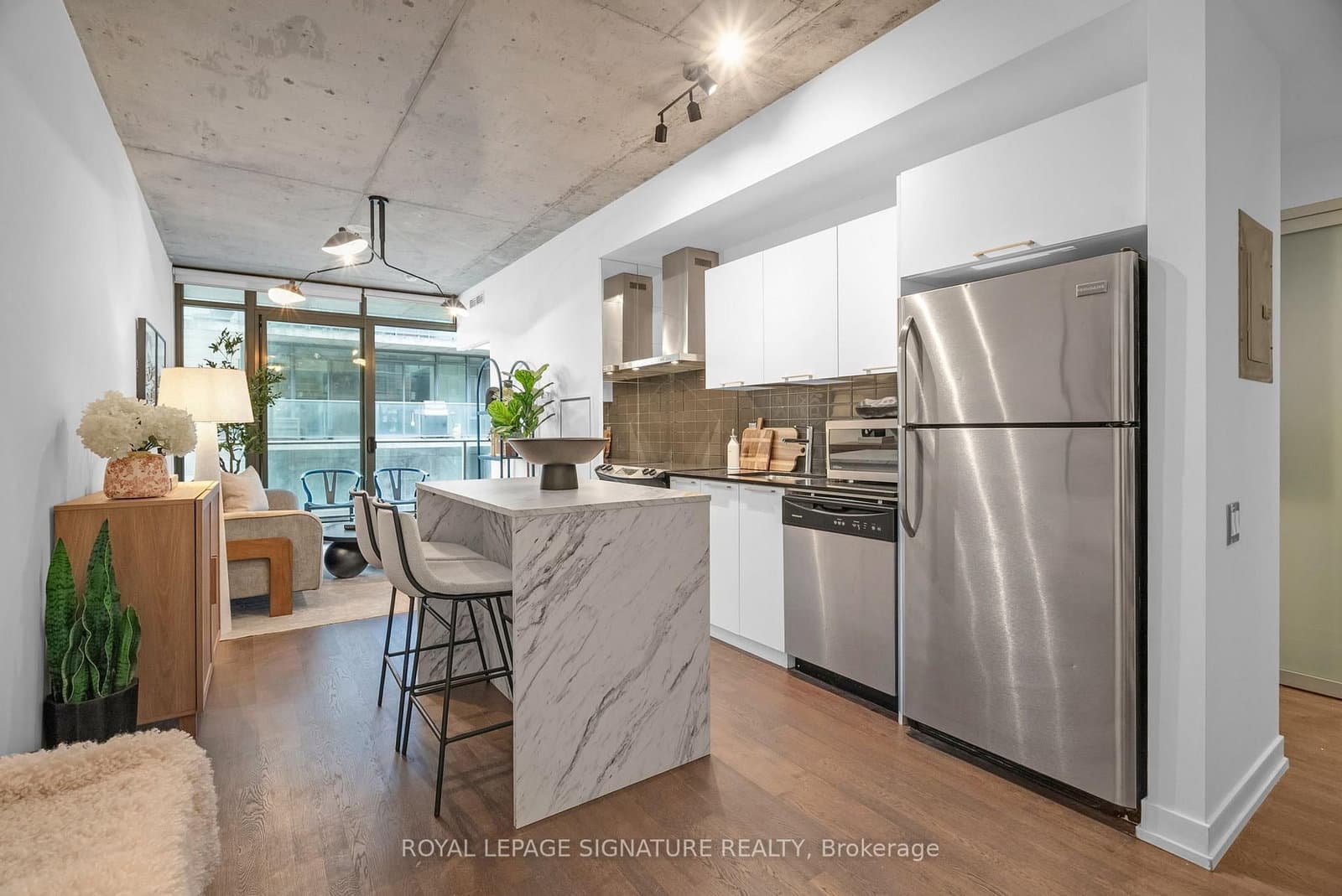 #804 - 650 King Street W