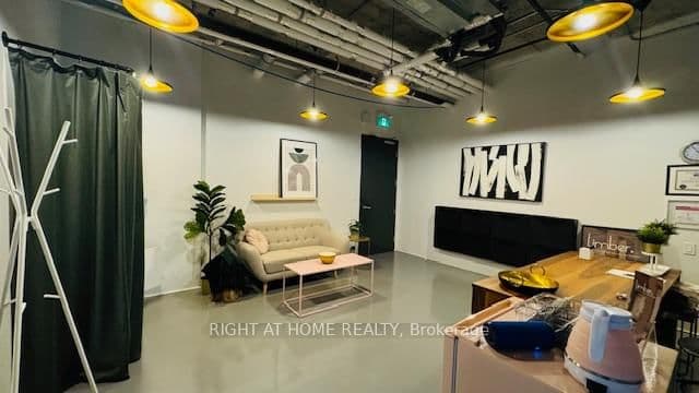 334 Adelaide Street W, Unit 210 thumbnail 3