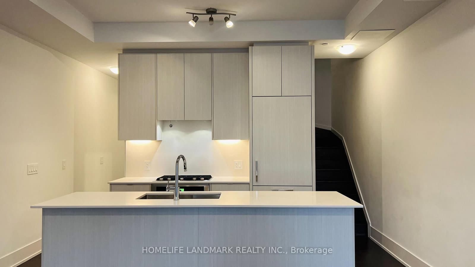 270 Davenport Road, Unit th #17
