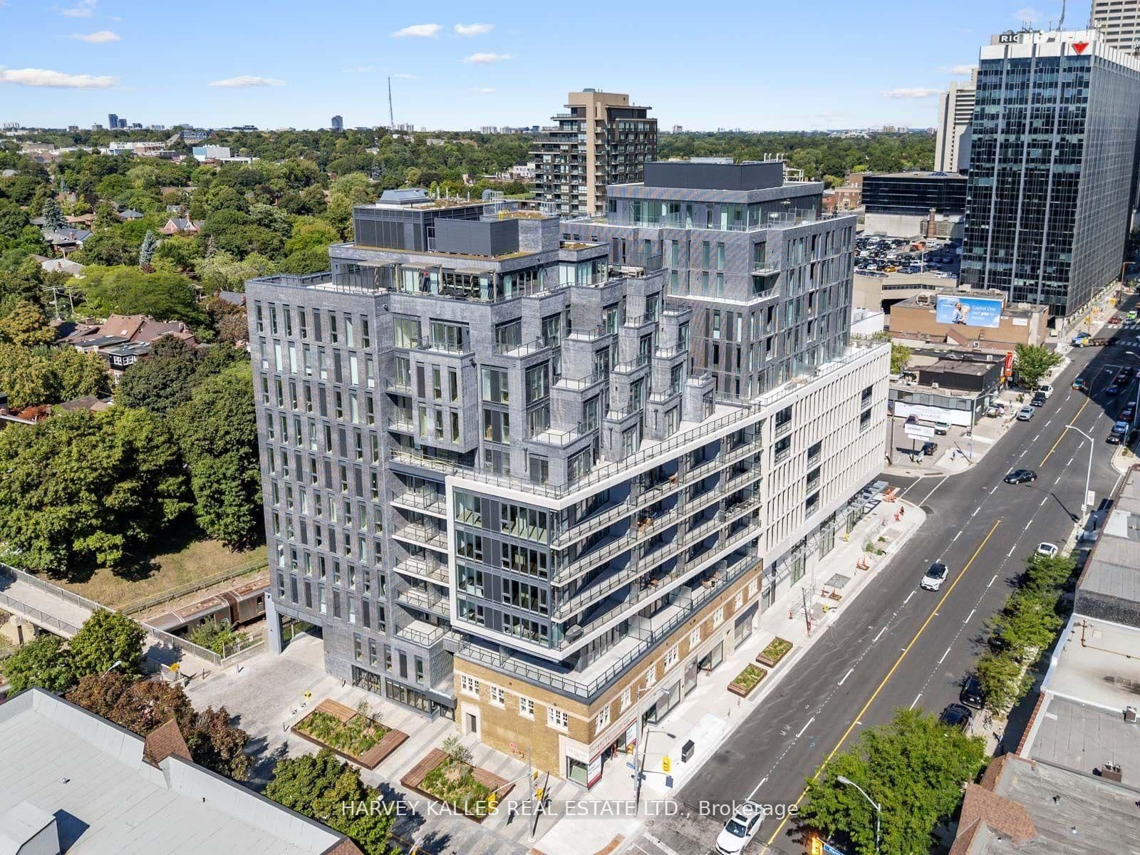 #410 - 8 Manor Road W