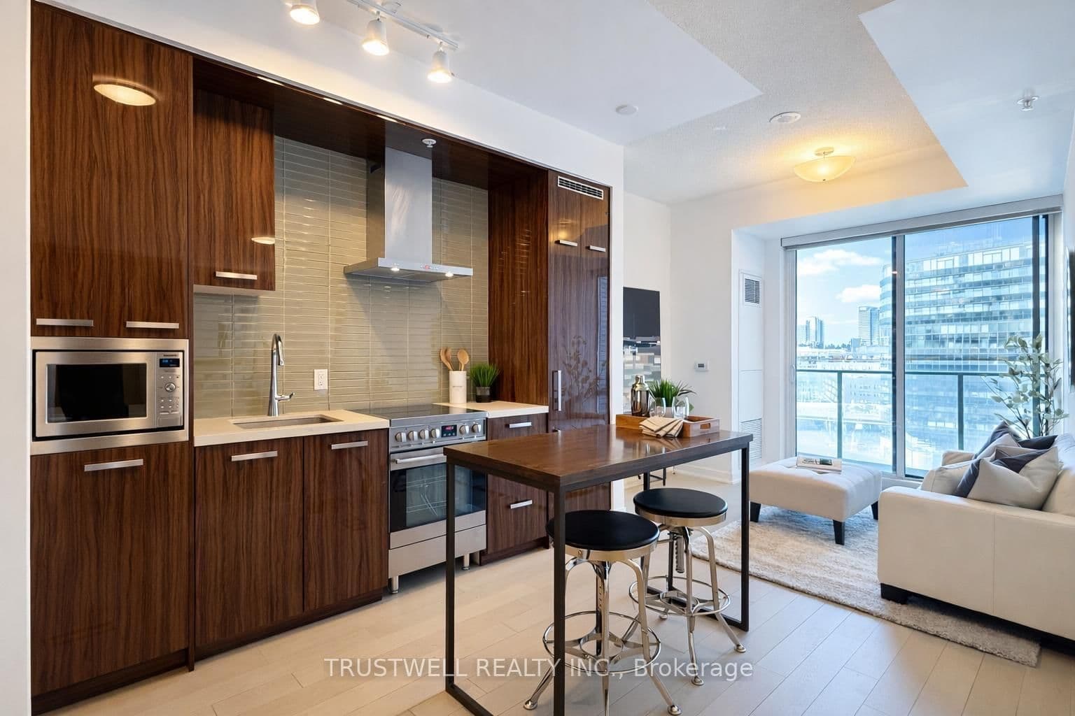 #S715 - 120 Bayview Avenue