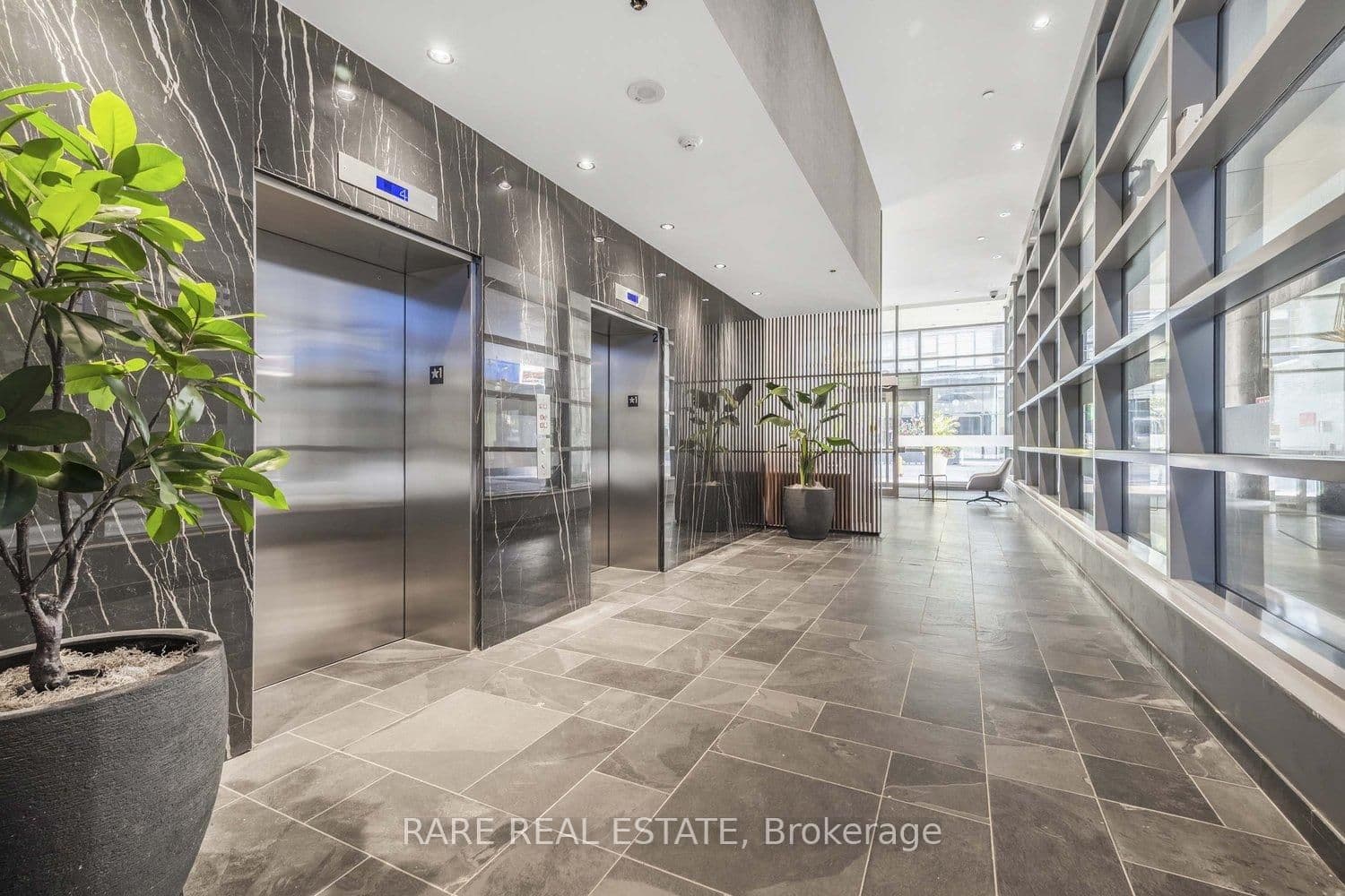 650 King Street W, Unit 701 thumbnail 2