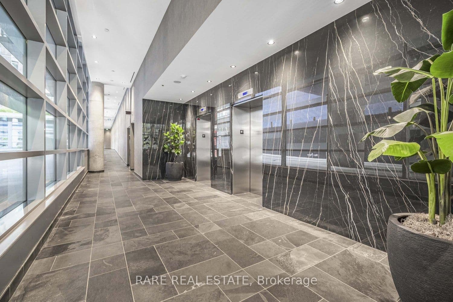 650 King Street W, Unit 701 thumbnail 3
