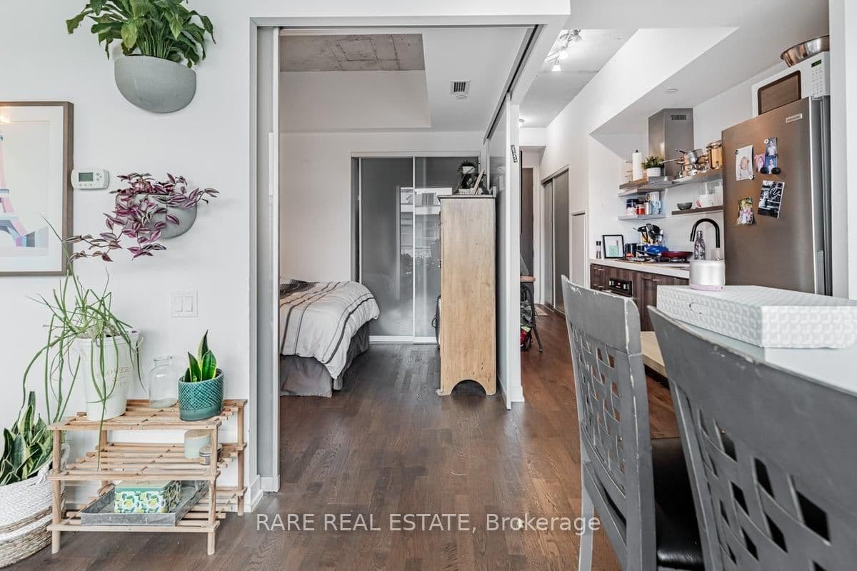 560 King Street W, Unit 1004 thumbnail 14