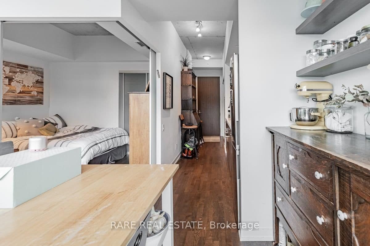 560 King Street W, Unit 1004 thumbnail 22