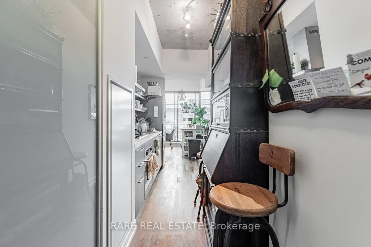 560 King Street W, Unit 1004 thumbnail 3