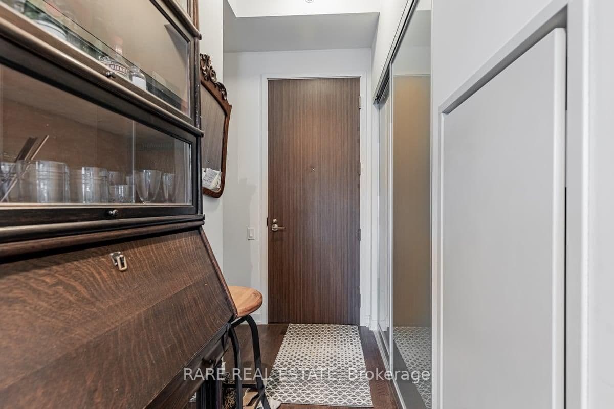 560 King Street W, Unit 1004 thumbnail 4