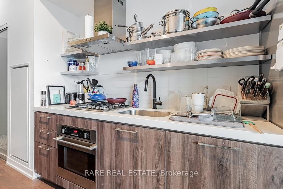 560 King Street W, Unit 1004 thumbnail 8