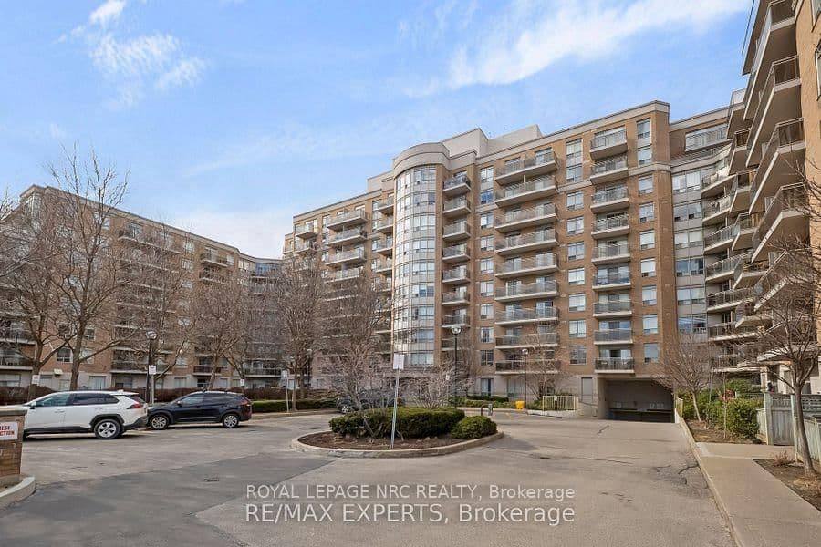 #223 - 650 Lawrence Avenue W