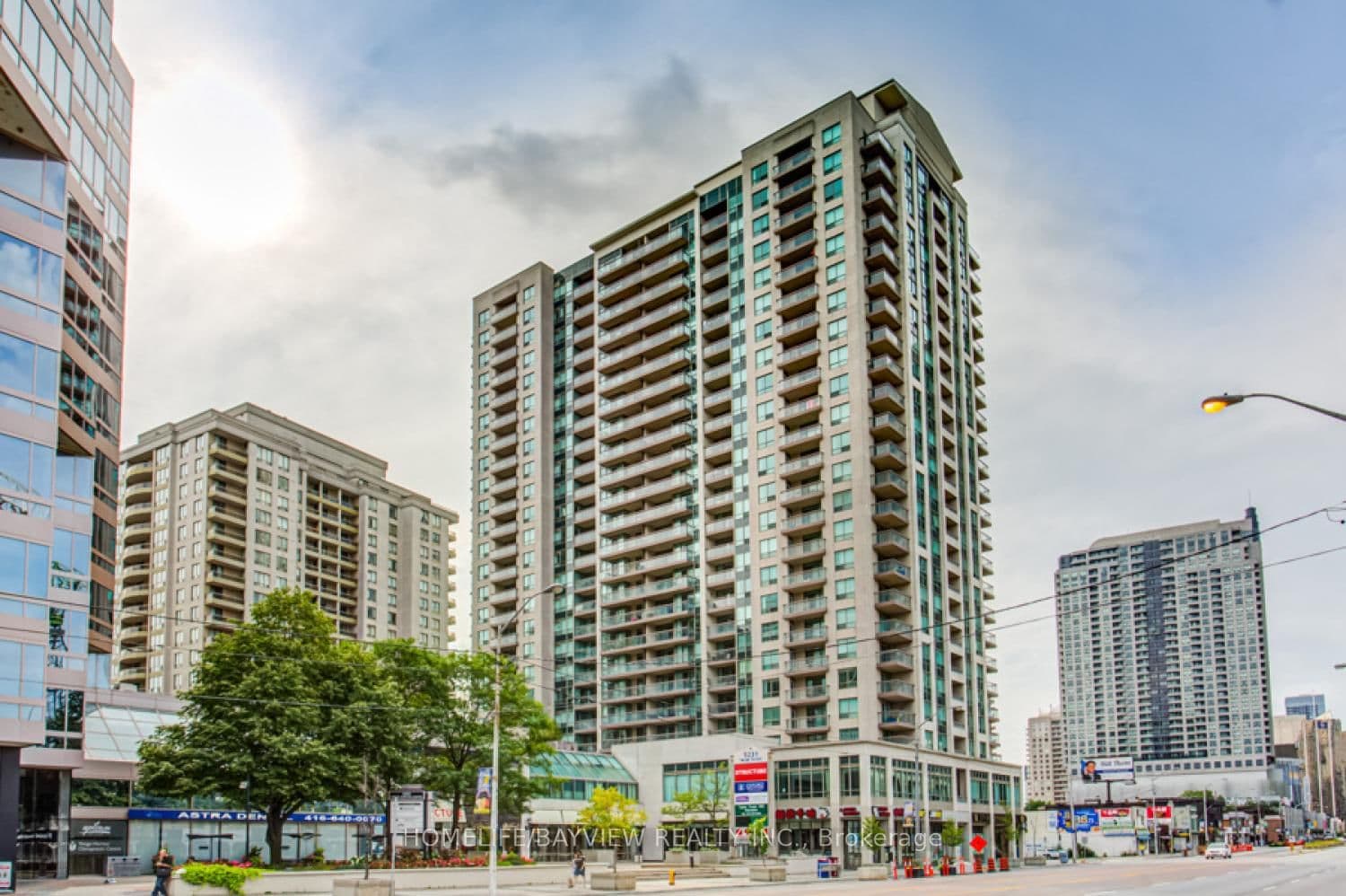 #1015 - 18 Parkview Avenue