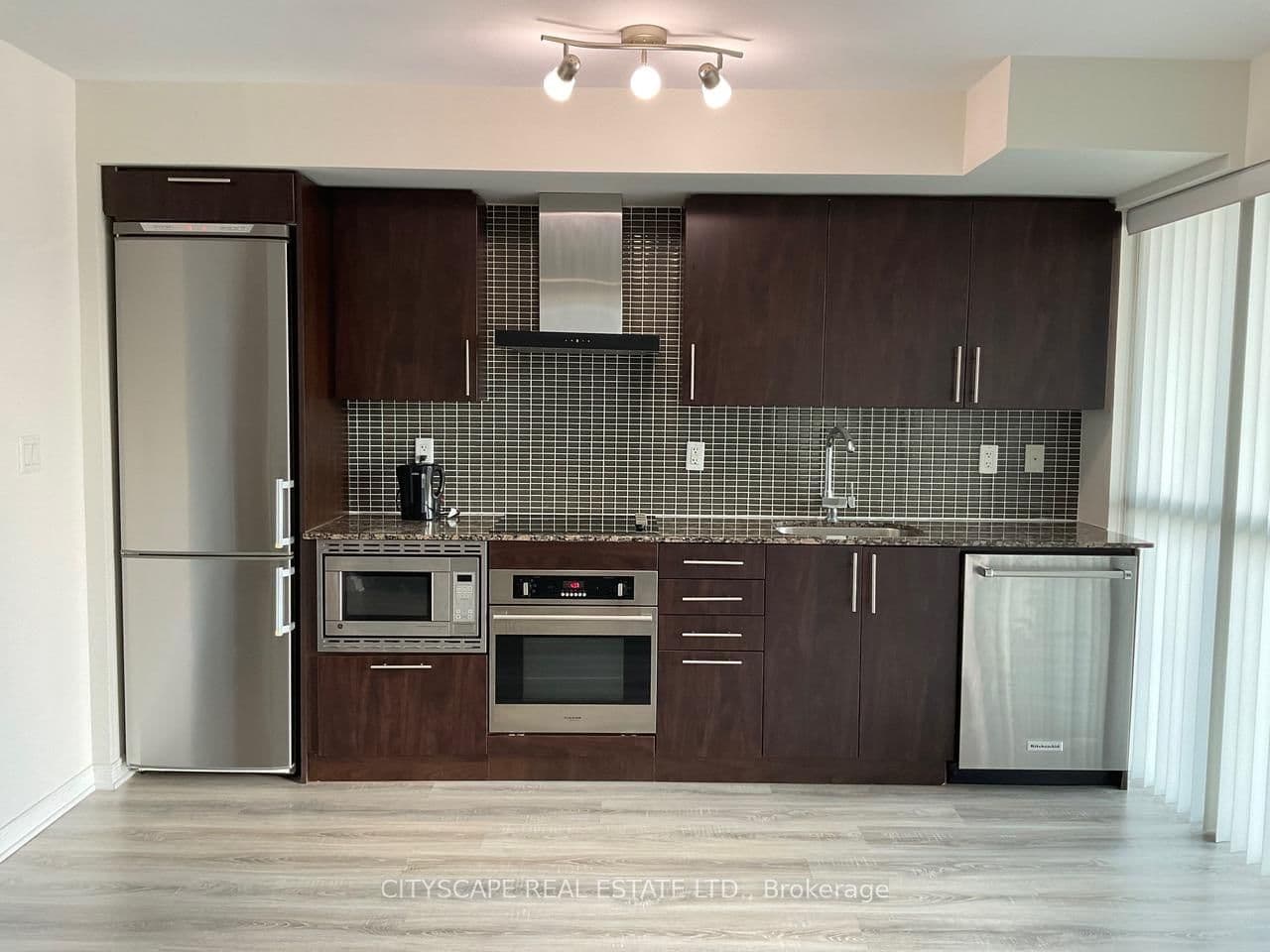 #914 - 352 Front Street