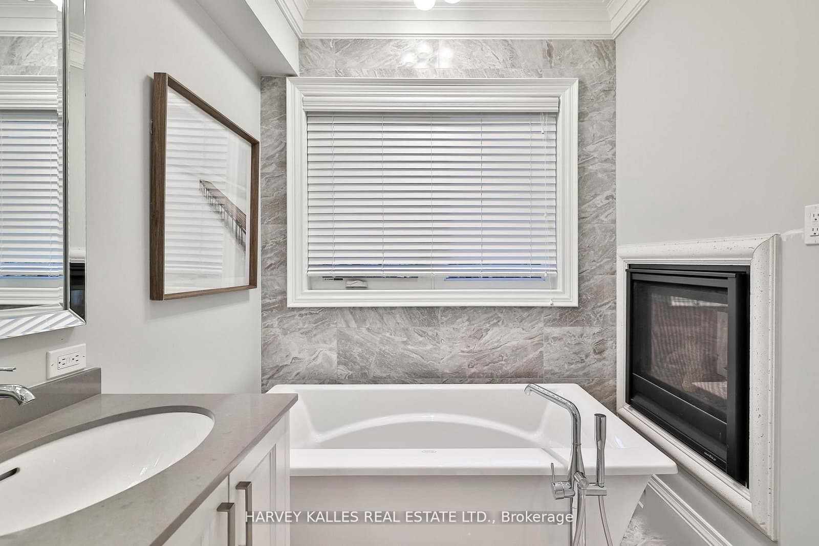 2638A Bayview Avenue thumbnail 42