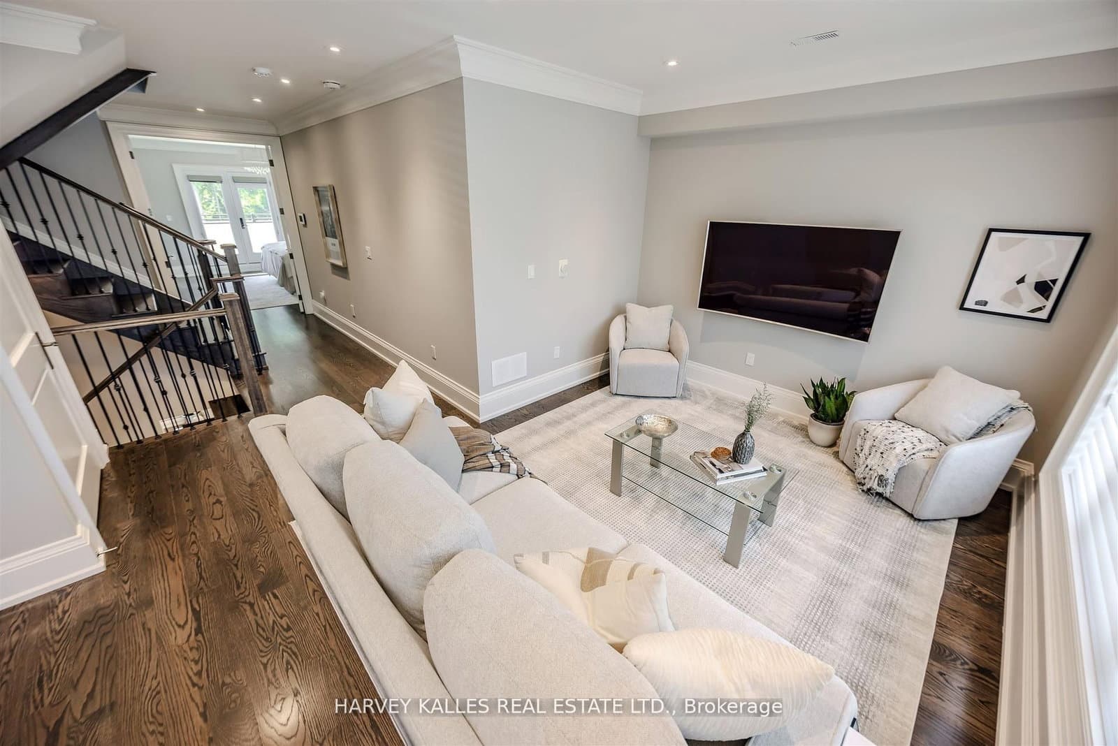 2638A Bayview Avenue thumbnail 44