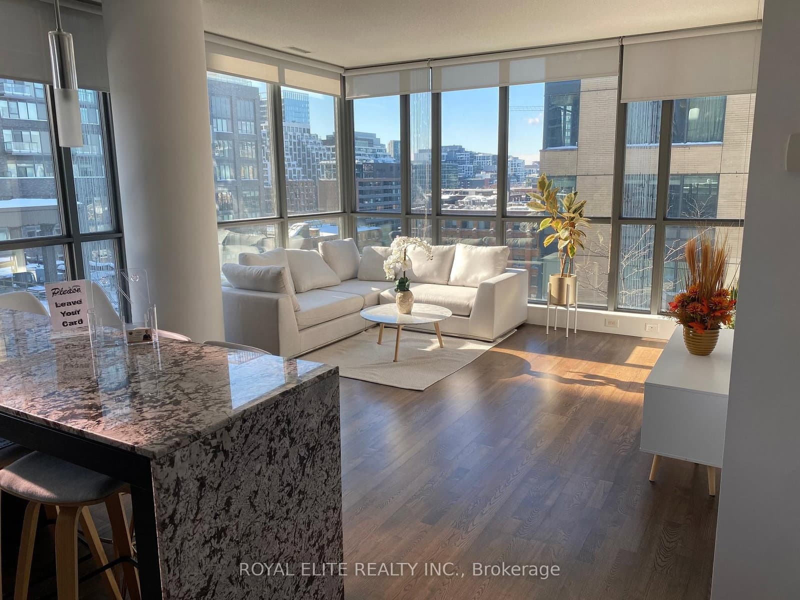 8 Charlotte Street, Unit 907