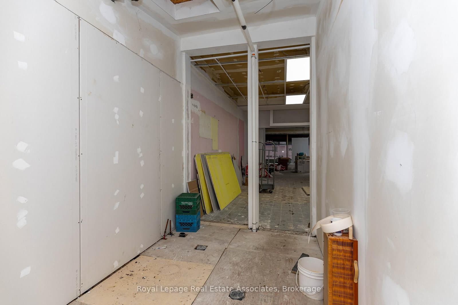 198 Bathurst Street thumbnail 16